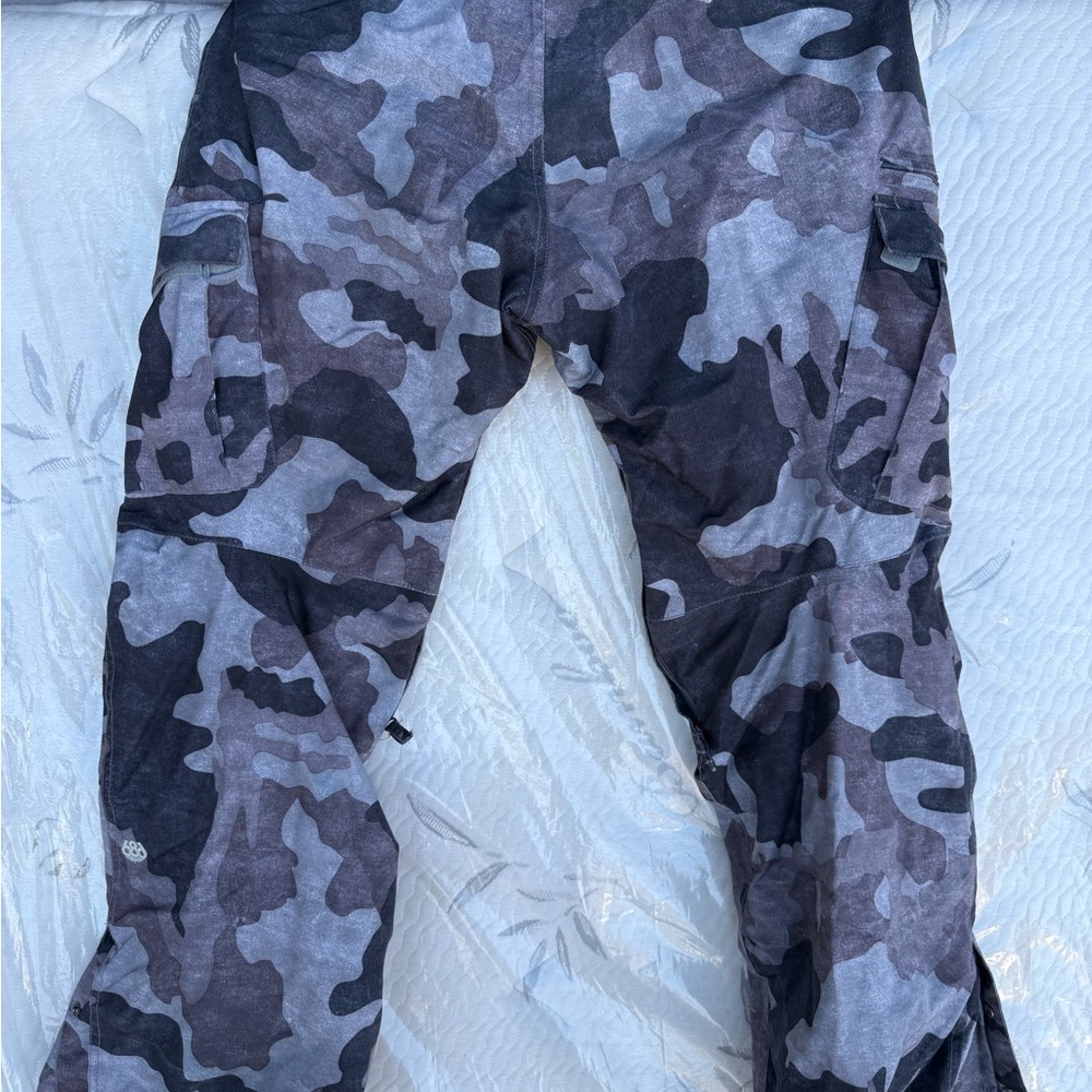 Sixeightsix Pants Snowboard Pants Gray Camo Cargo Pants - Picture 3 of 4